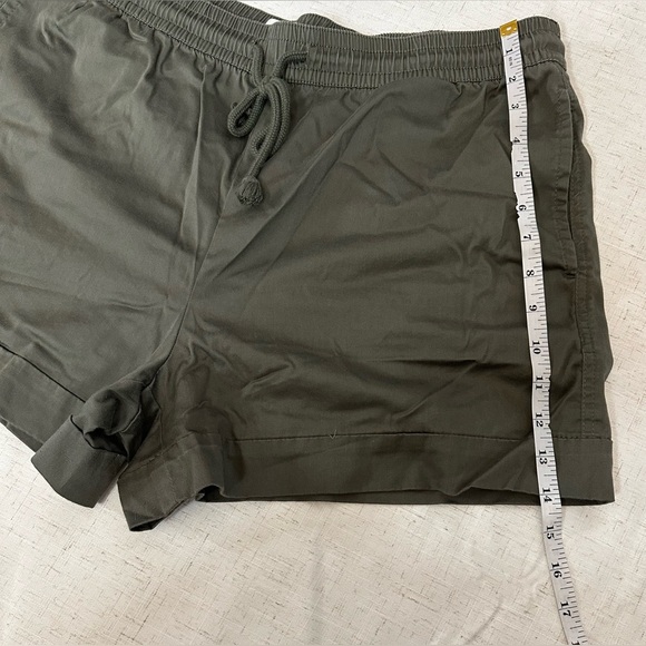 Lou & Grey Olive Green Women's Shorts 🌴☀️ - Picture 3 of 9